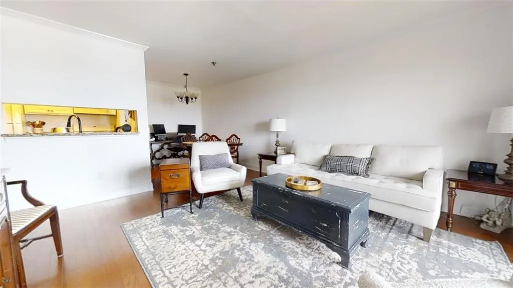 300 Johnson Ferry Road Ne Unit B1005, Atlanta, Georgia 30328, 1 Bedroom Bedrooms, ,1 BathroomBathrooms,Residential,Sold,300 Johnson Ferry Road Ne Unit B1005,7181342