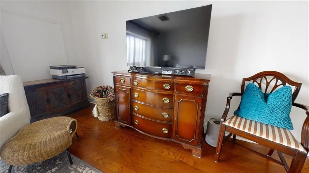 300 Johnson Ferry Road Ne Unit B1005, Atlanta, Georgia 30328, 1 Bedroom Bedrooms, ,1 BathroomBathrooms,Residential,Sold,300 Johnson Ferry Road Ne Unit B1005,7181342