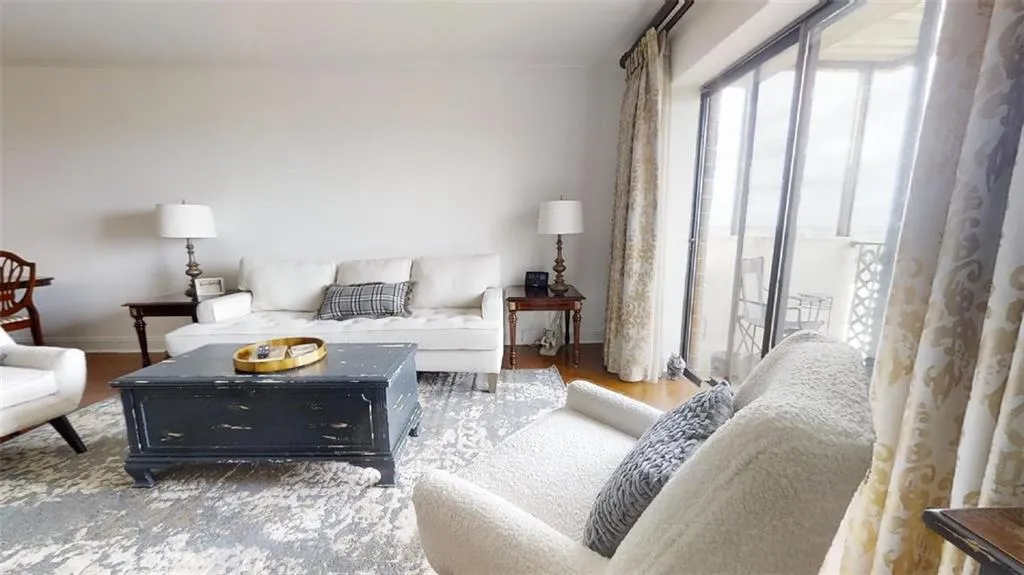 300 Johnson Ferry Road Ne Unit B1005, Atlanta, Georgia 30328, 1 Bedroom Bedrooms, ,1 BathroomBathrooms,Residential,Sold,300 Johnson Ferry Road Ne Unit B1005,7181342