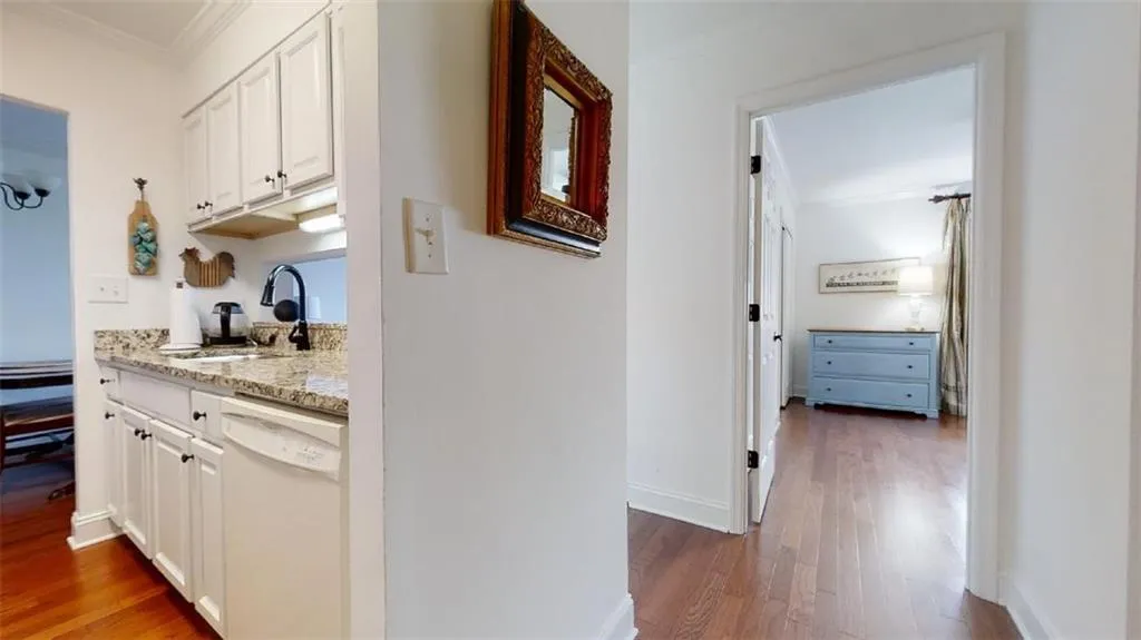 300 Johnson Ferry Road Ne Unit B1005, Atlanta, Georgia 30328, 1 Bedroom Bedrooms, ,1 BathroomBathrooms,Residential,Sold,300 Johnson Ferry Road Ne Unit B1005,7181342