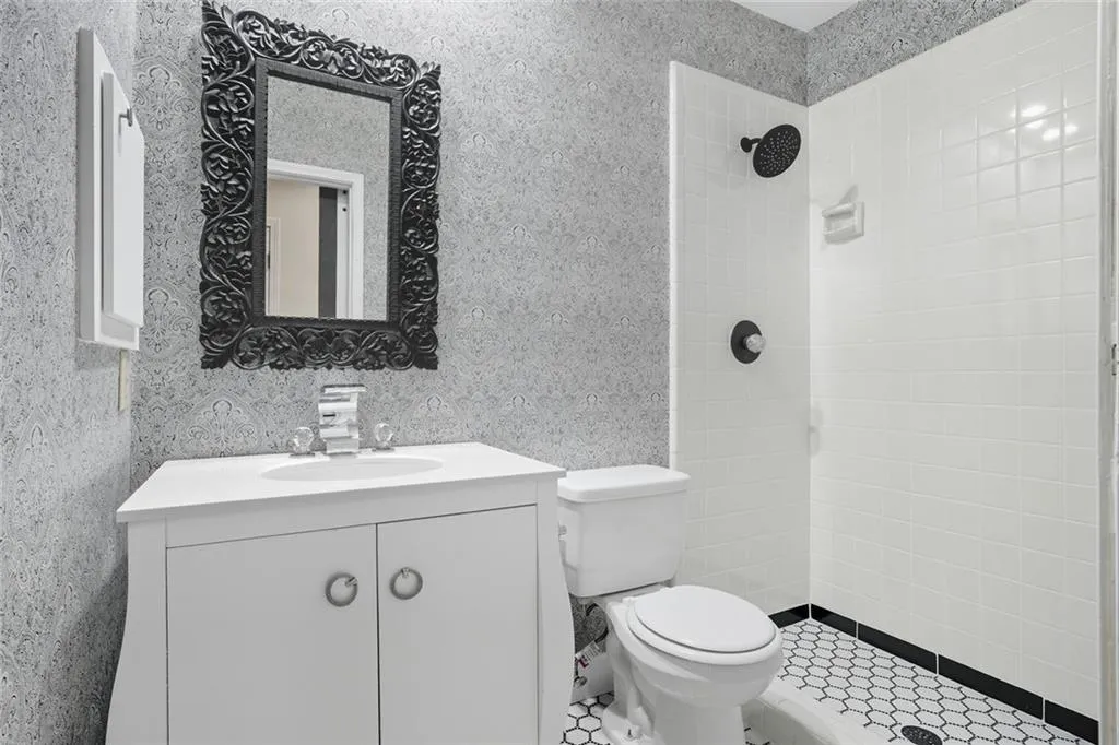 7155 Roswell Road Unit 9, Atlanta, Georgia 30328, 3 Bedrooms Bedrooms, ,3 BathroomsBathrooms,Residential,For Sale,7155 Roswell Road Unit 9,7656273