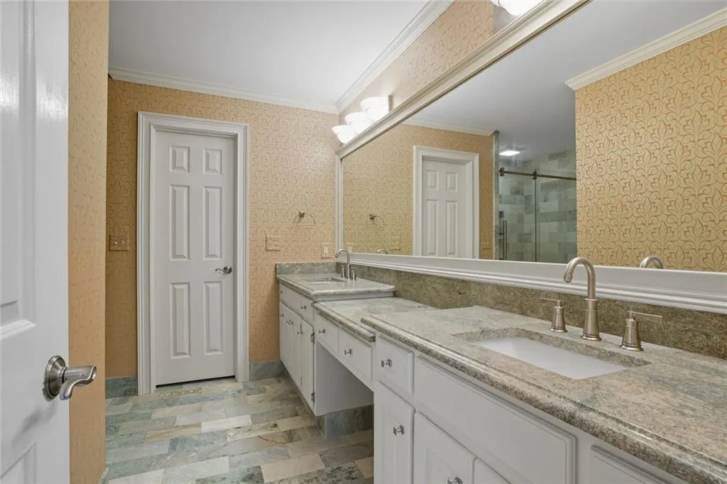 7155 Roswell Road Unit 9, Atlanta, Georgia 30328, 3 Bedrooms Bedrooms, ,3 BathroomsBathrooms,Residential,For Sale,7155 Roswell Road Unit 9,7656273