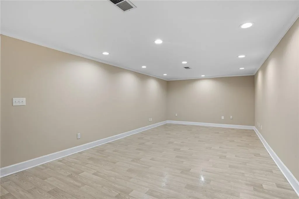 7155 Roswell Road Unit 9, Atlanta, Georgia 30328, 3 Bedrooms Bedrooms, ,3 BathroomsBathrooms,Residential,For Sale,7155 Roswell Road Unit 9,7656273