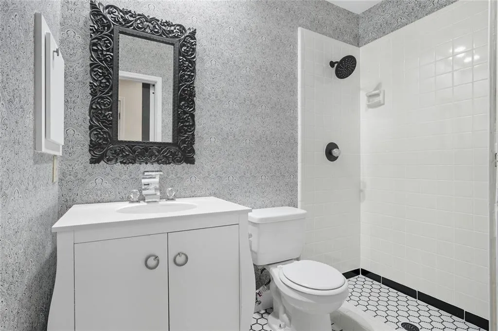 7155 Roswell Road Unit 9, Sandy Springs, Georgia 30328, 3 Bedrooms Bedrooms, ,3 BathroomsBathrooms,Residential,For Sale,7155 Roswell Road Unit 9,7656273