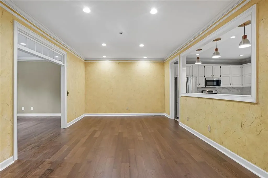 7155 Roswell Road Unit 9, Atlanta, Georgia 30328, 3 Bedrooms Bedrooms, ,3 BathroomsBathrooms,Residential,For Sale,7155 Roswell Road Unit 9,7656273