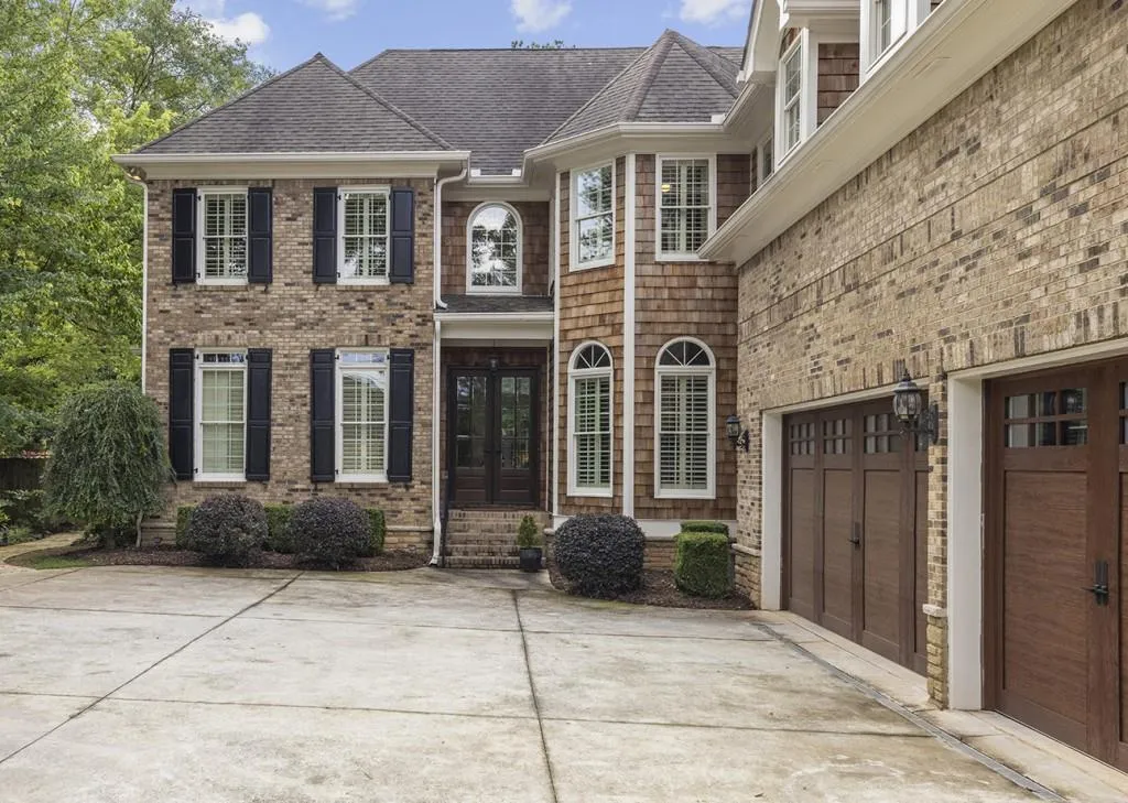 120 Johnson Ferry Road Nw, Sandy Springs, Georgia 30328, 4 Bedrooms Bedrooms, ,4 BathroomsBathrooms,Residential,Sold,120 Johnson Ferry Road Nw,6903776