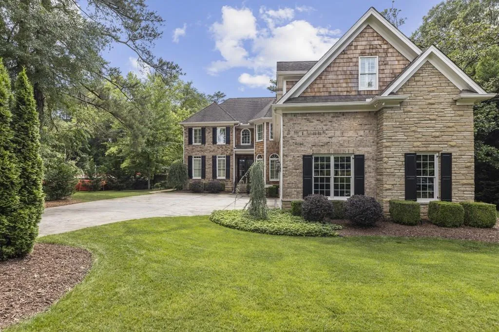 120 Johnson Ferry Road Nw, Sandy Springs, Georgia 30328, 4 Bedrooms Bedrooms, ,4 BathroomsBathrooms,Residential,Sold,120 Johnson Ferry Road Nw,6903776