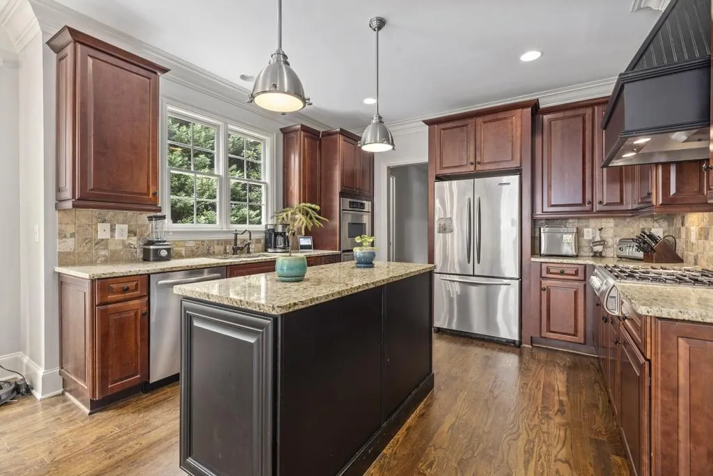 120 Johnson Ferry Road Nw, Sandy Springs, Georgia 30328, 4 Bedrooms Bedrooms, ,4 BathroomsBathrooms,Residential,Sold,120 Johnson Ferry Road Nw,6903776