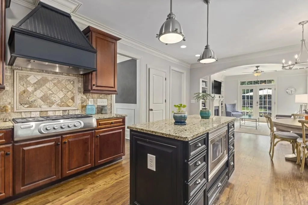 120 Johnson Ferry Road Nw, Sandy Springs, Georgia 30328, 4 Bedrooms Bedrooms, ,4 BathroomsBathrooms,Residential,Sold,120 Johnson Ferry Road Nw,6903776