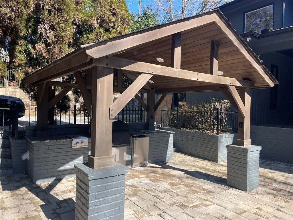 5410 High Point Road, Atlanta, Georgia 30342, 6 Bedrooms Bedrooms, ,5 BathroomsBathrooms,Residential,Sold,5410 High Point Road,7168533