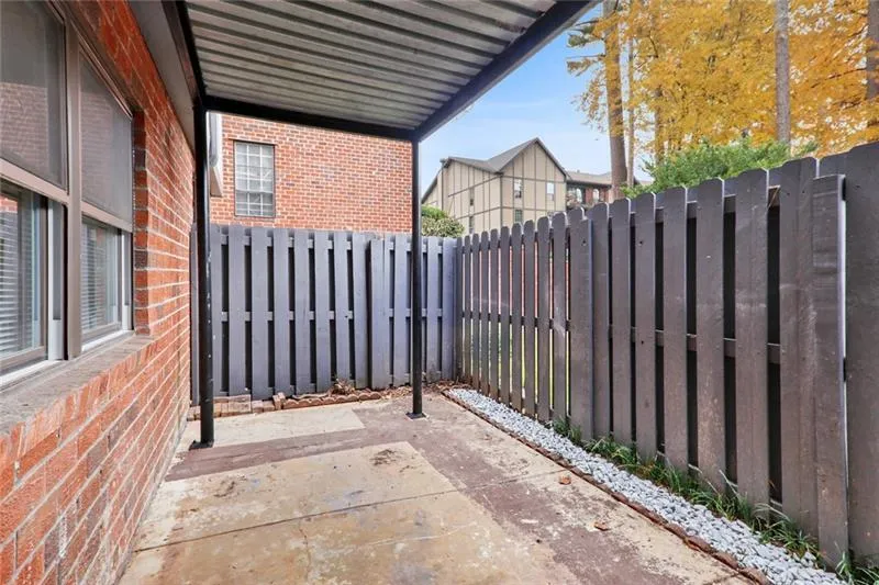 6851 Roswell Road Unit Q12, Sandy Springs, Georgia 30328, 3 Bedrooms Bedrooms, ,2 BathroomsBathrooms,Residential,Sold,6851 Roswell Road Unit Q12,6699260