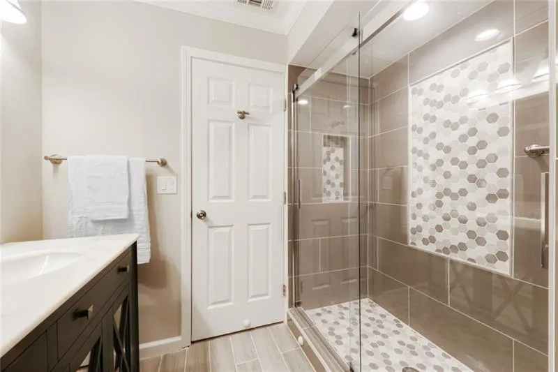 6851 Roswell Road Unit Q12, Sandy Springs, Georgia 30328, 3 Bedrooms Bedrooms, ,2 BathroomsBathrooms,Residential,Sold,6851 Roswell Road Unit Q12,6699260