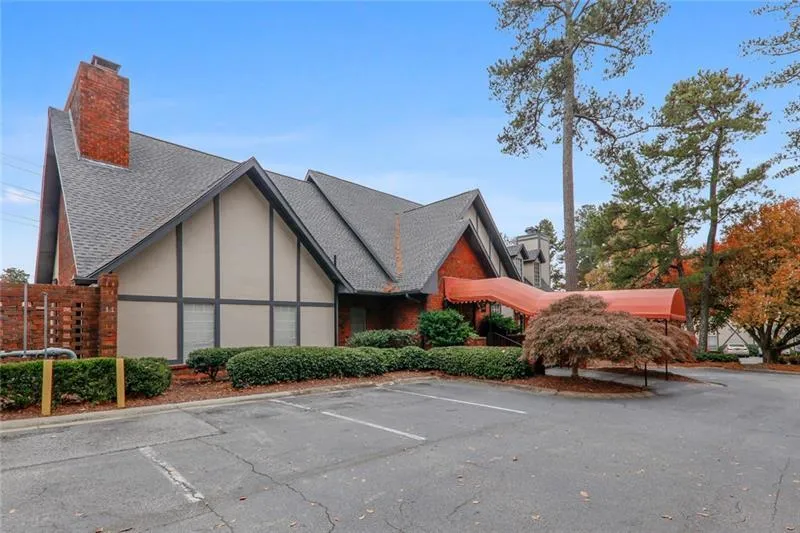 6851 Roswell Road Unit Q12, Sandy Springs, Georgia 30328, 3 Bedrooms Bedrooms, ,2 BathroomsBathrooms,Residential,Sold,6851 Roswell Road Unit Q12,6699260