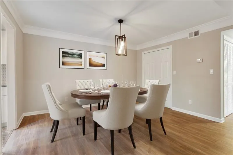 6851 Roswell Road Unit Q12, Sandy Springs, Georgia 30328, 3 Bedrooms Bedrooms, ,2 BathroomsBathrooms,Residential,Sold,6851 Roswell Road Unit Q12,6699260