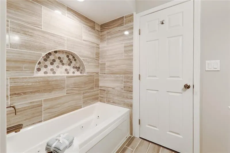 6851 Roswell Road Unit Q12, Sandy Springs, Georgia 30328, 3 Bedrooms Bedrooms, ,2 BathroomsBathrooms,Residential,Sold,6851 Roswell Road Unit Q12,6699260