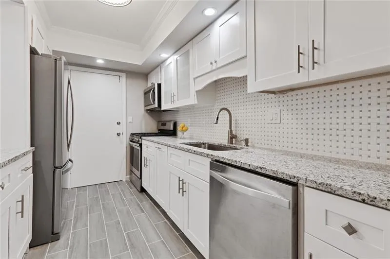 6851 Roswell Road Unit Q12, Sandy Springs, Georgia 30328, 3 Bedrooms Bedrooms, ,2 BathroomsBathrooms,Residential,Sold,6851 Roswell Road Unit Q12,6699260