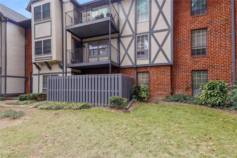 6851 Roswell Road Unit Q12, Sandy Springs, Georgia 30328, 3 Bedrooms Bedrooms, ,2 BathroomsBathrooms,Residential,Sold,6851 Roswell Road Unit Q12,6699260