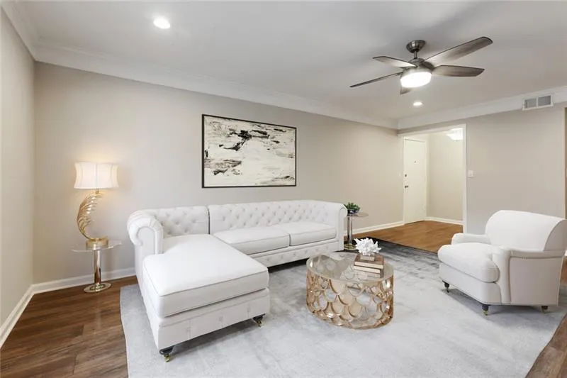 6851 Roswell Road Unit Q12, Sandy Springs, Georgia 30328, 3 Bedrooms Bedrooms, ,2 BathroomsBathrooms,Residential,Sold,6851 Roswell Road Unit Q12,6699260
