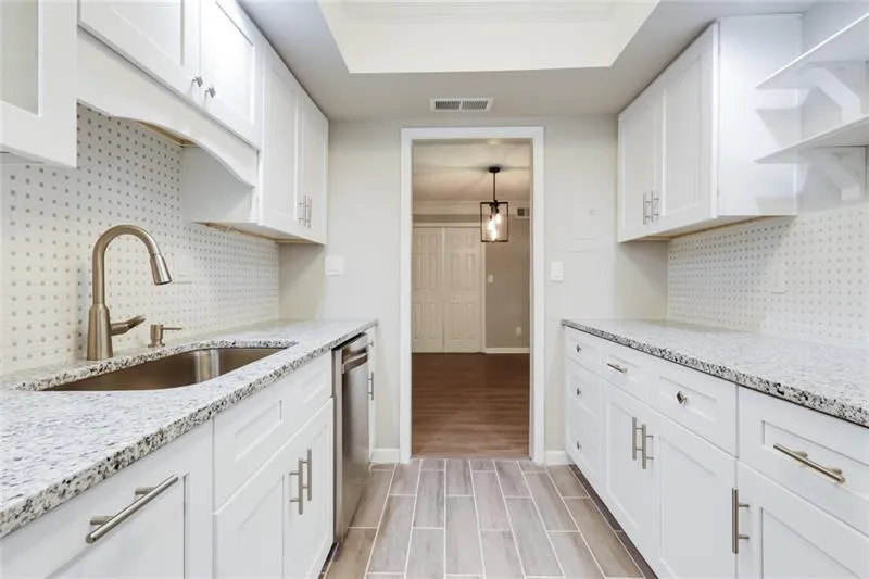 6851 Roswell Road Unit Q12, Sandy Springs, Georgia 30328, 3 Bedrooms Bedrooms, ,2 BathroomsBathrooms,Residential,Sold,6851 Roswell Road Unit Q12,6699260