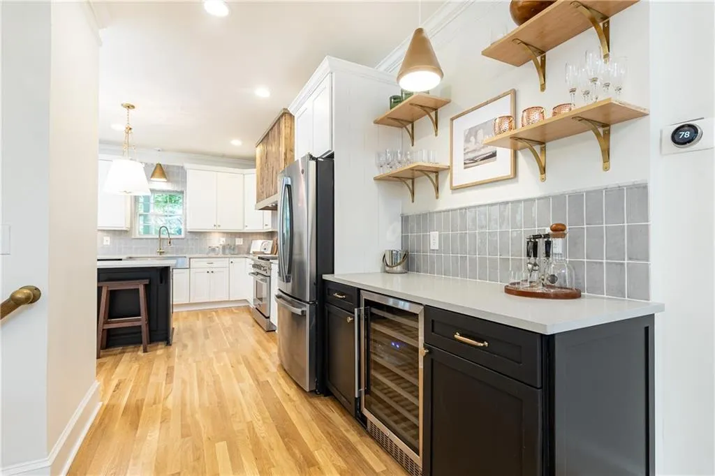 Bar area conveniently located between living area and kitchen