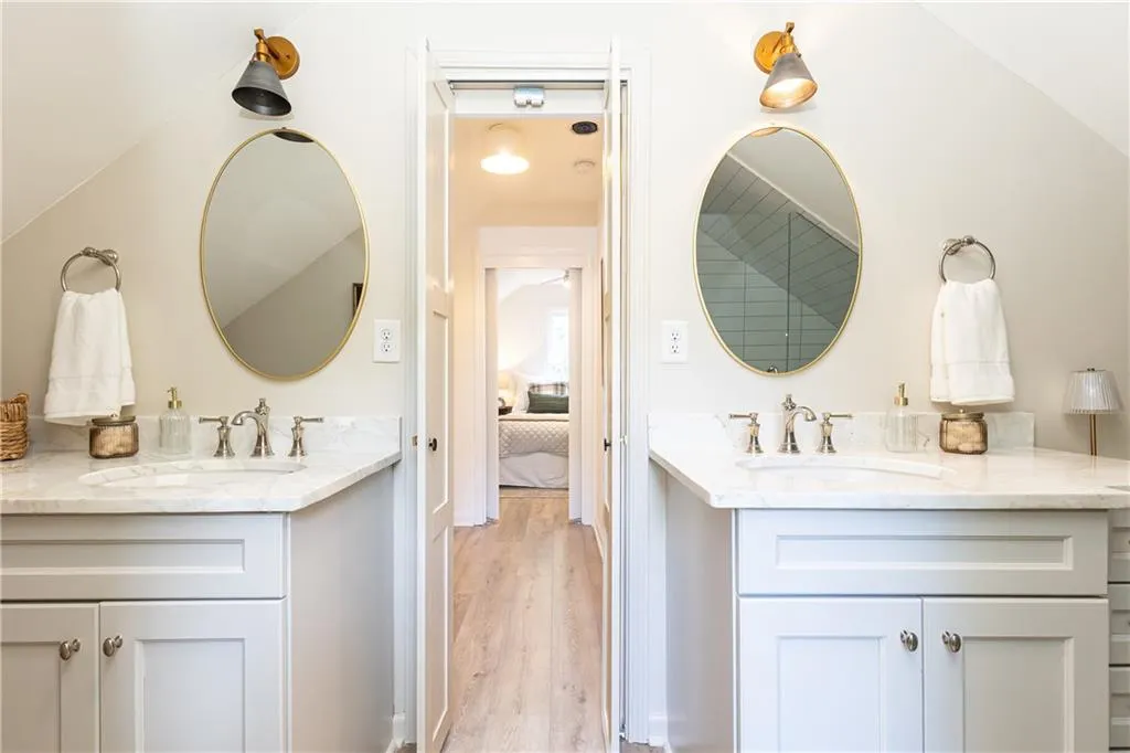 Dual sinks in the bathroom