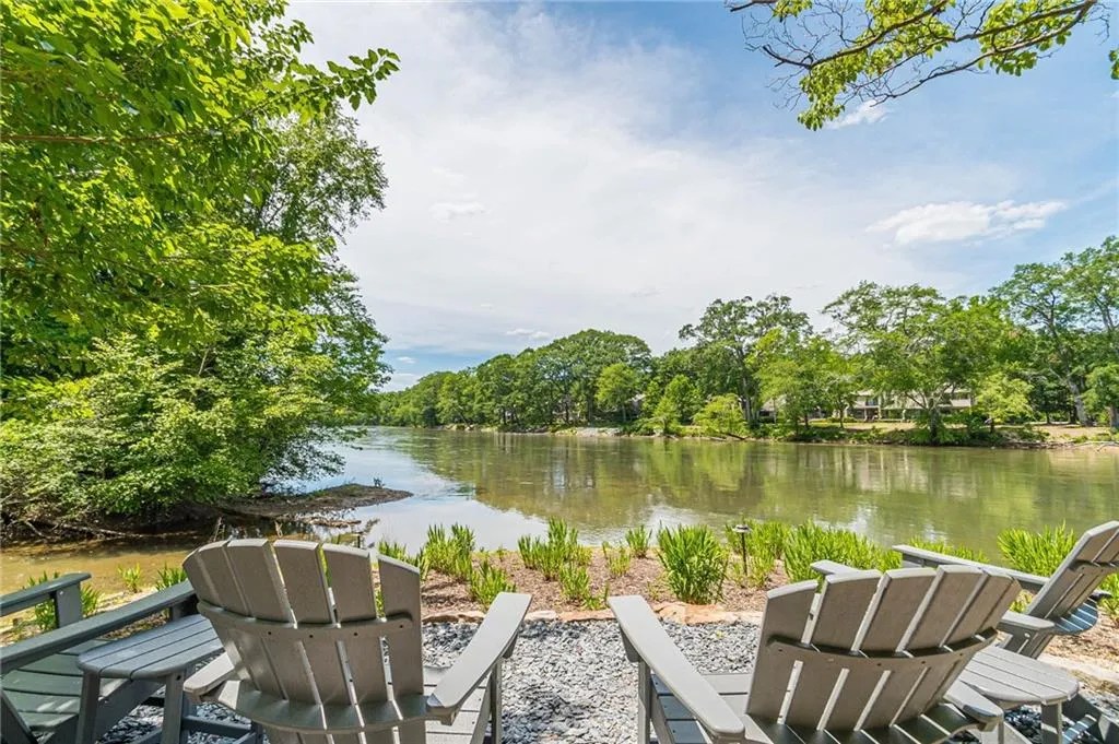 Beautiful Chattahoochee River views and Access