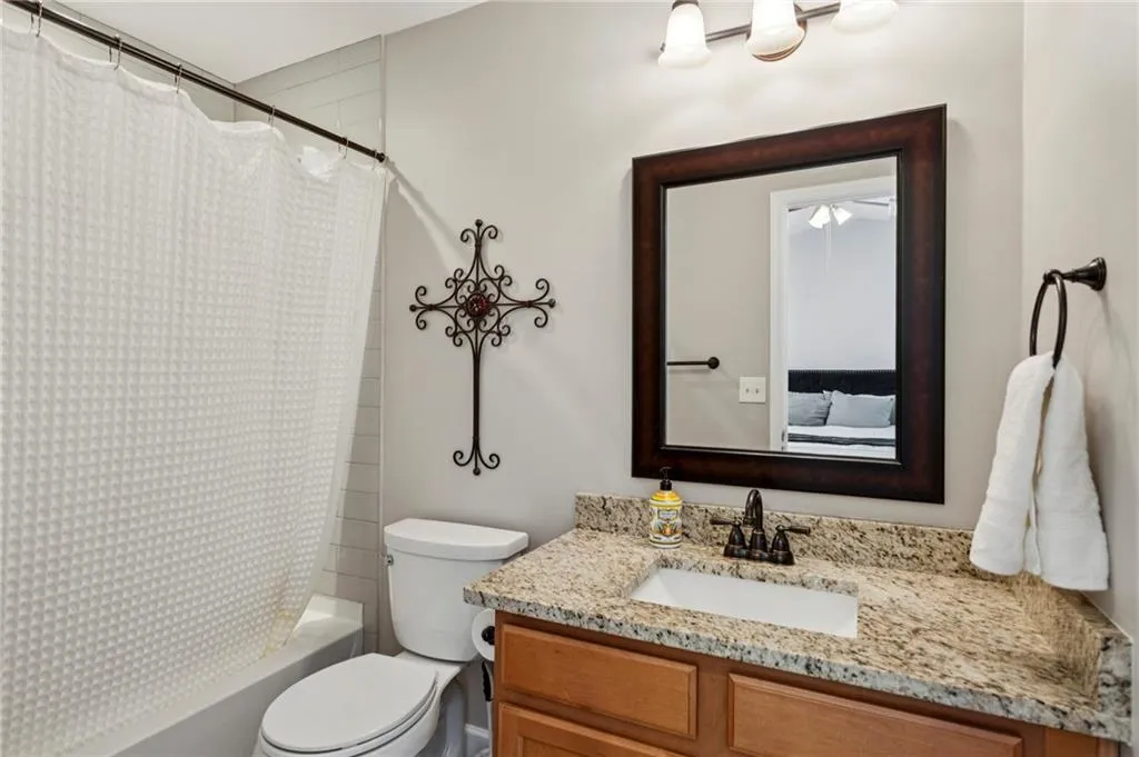 Ensuite bathroom with shower / tub combo and vanity