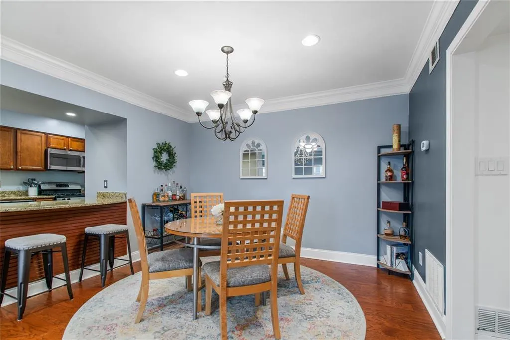 6980 Roswell Road Unit C10, Atlanta, Georgia 30328, 2 Bedrooms Bedrooms, ,2 BathroomsBathrooms,Residential,Sold,6980 Roswell Road Unit C10,7699493