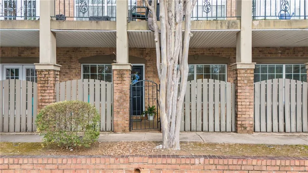 6980 Roswell Road Unit C10, Atlanta, Georgia 30328, 2 Bedrooms Bedrooms, ,2 BathroomsBathrooms,Residential,Sold,6980 Roswell Road Unit C10,7699493