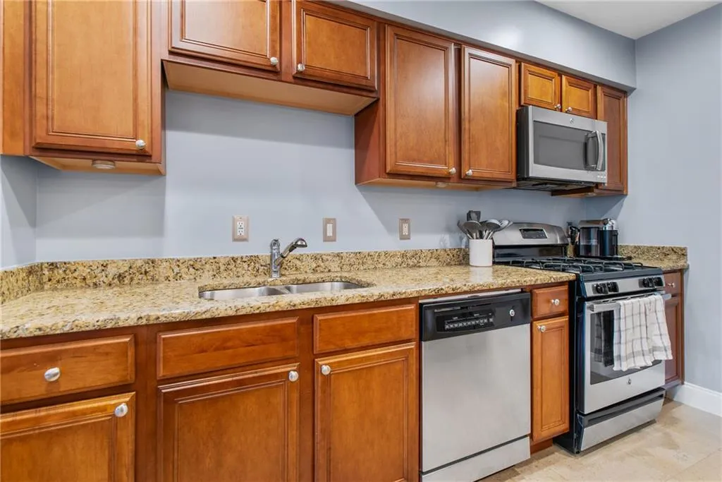 6980 Roswell Road Unit C10, Atlanta, Georgia 30328, 2 Bedrooms Bedrooms, ,2 BathroomsBathrooms,Residential,Sold,6980 Roswell Road Unit C10,7699493