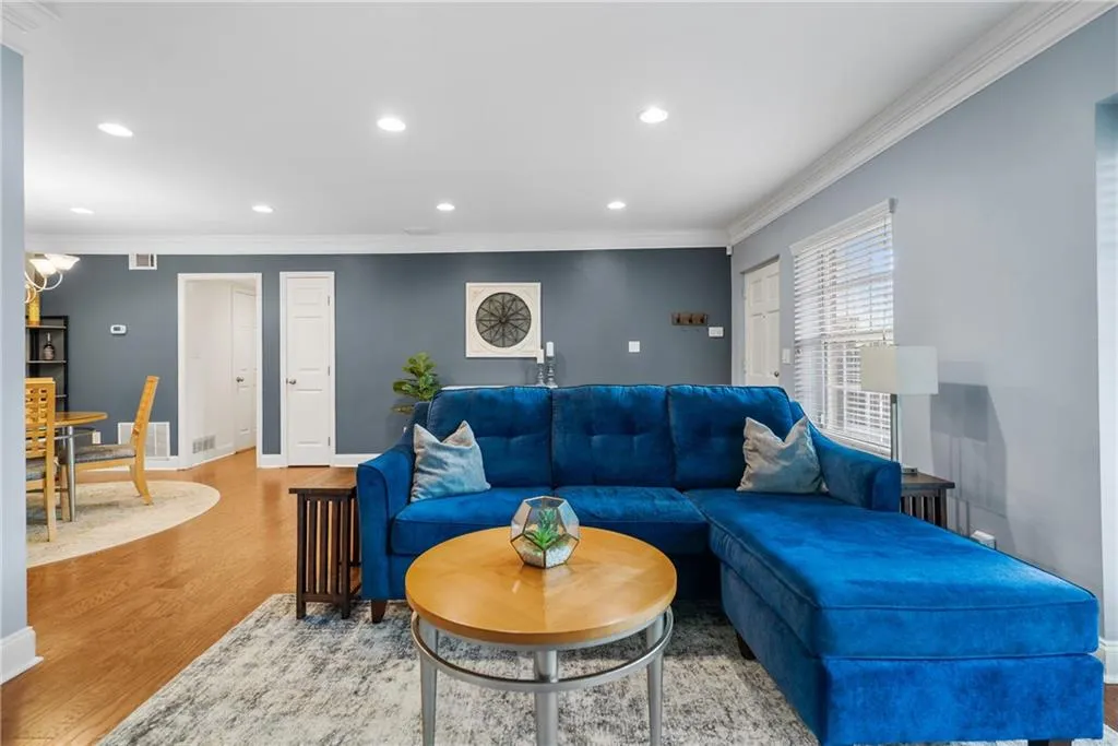 6980 Roswell Road Unit C10, Atlanta, Georgia 30328, 2 Bedrooms Bedrooms, ,2 BathroomsBathrooms,Residential,Sold,6980 Roswell Road Unit C10,7699493