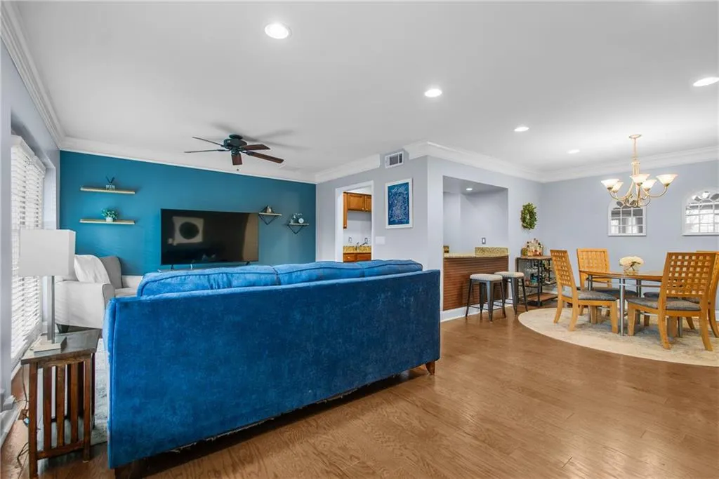 6980 Roswell Road Unit C10, Atlanta, Georgia 30328, 2 Bedrooms Bedrooms, ,2 BathroomsBathrooms,Residential,Sold,6980 Roswell Road Unit C10,7699493