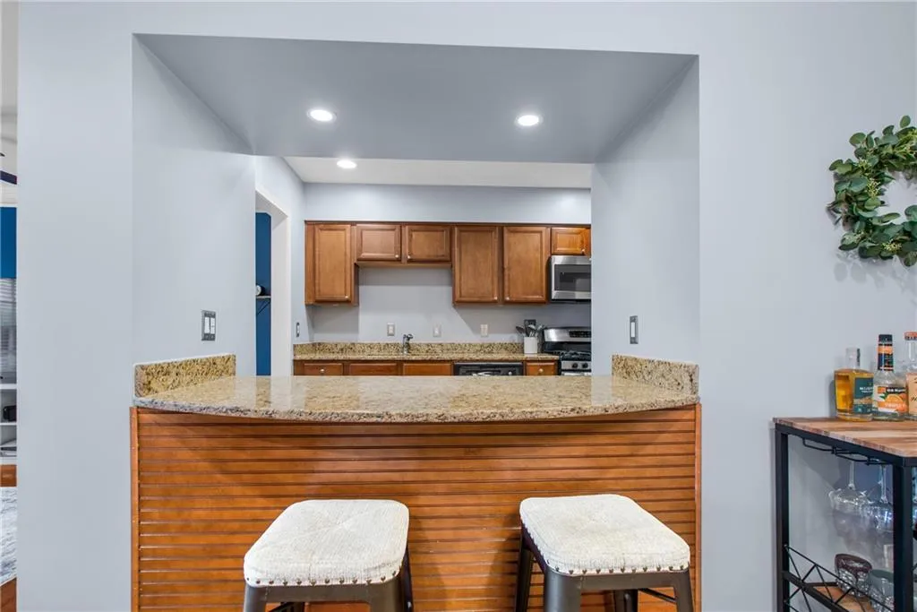 6980 Roswell Road Unit C10, Atlanta, Georgia 30328, 2 Bedrooms Bedrooms, ,2 BathroomsBathrooms,Residential,Sold,6980 Roswell Road Unit C10,7699493