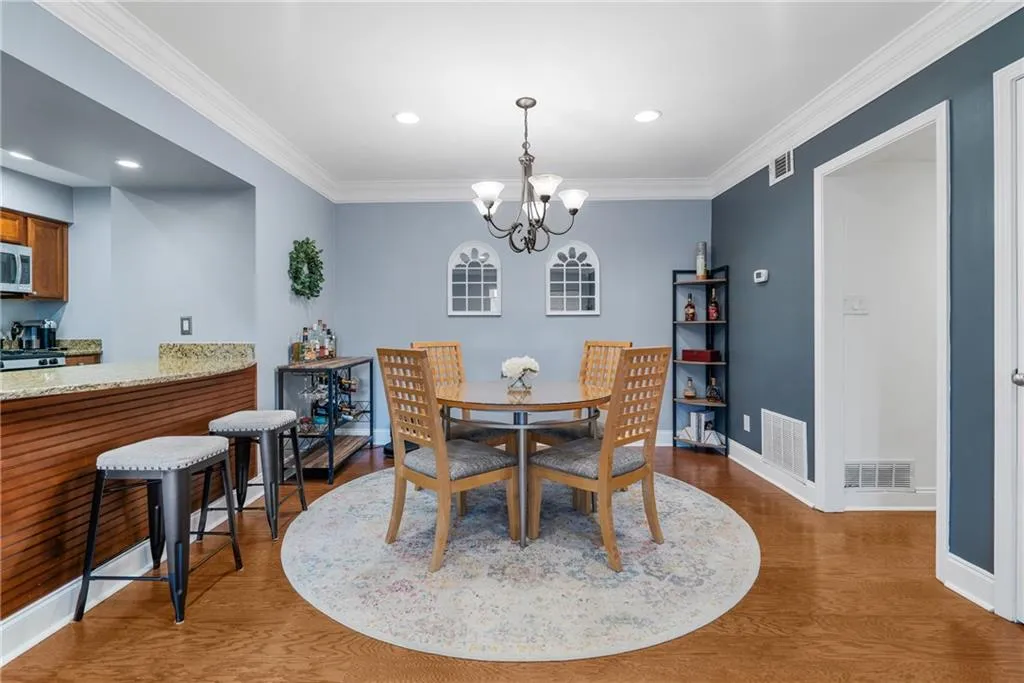 6980 Roswell Road Unit C10, Atlanta, Georgia 30328, 2 Bedrooms Bedrooms, ,2 BathroomsBathrooms,Residential,Sold,6980 Roswell Road Unit C10,7699493