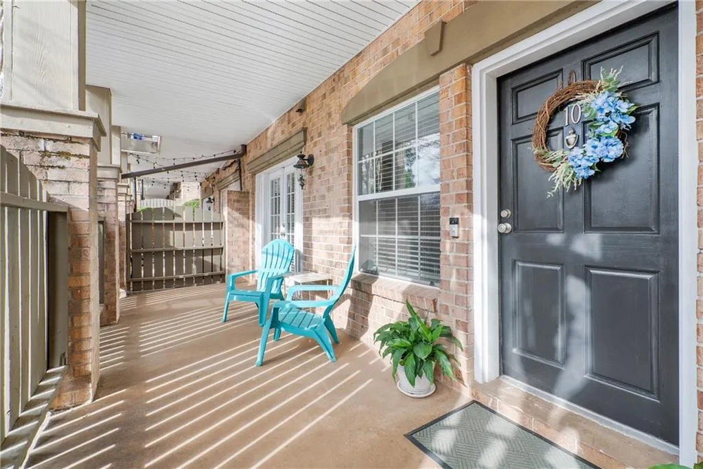 6980 Roswell Road Unit C10, Atlanta, Georgia 30328, 2 Bedrooms Bedrooms, ,2 BathroomsBathrooms,Residential,Sold,6980 Roswell Road Unit C10,7699493