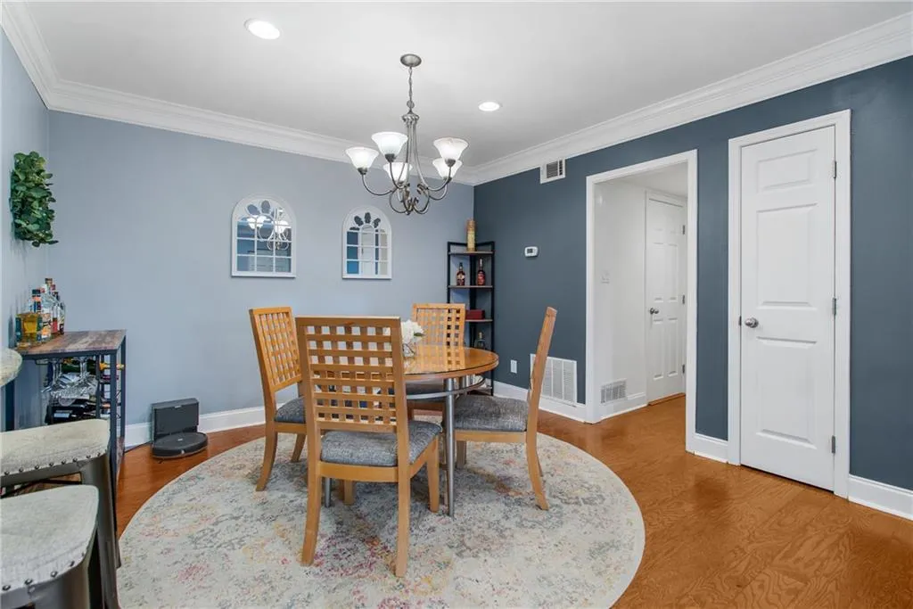 6980 Roswell Road Unit C10, Atlanta, Georgia 30328, 2 Bedrooms Bedrooms, ,2 BathroomsBathrooms,Residential,Sold,6980 Roswell Road Unit C10,7699493