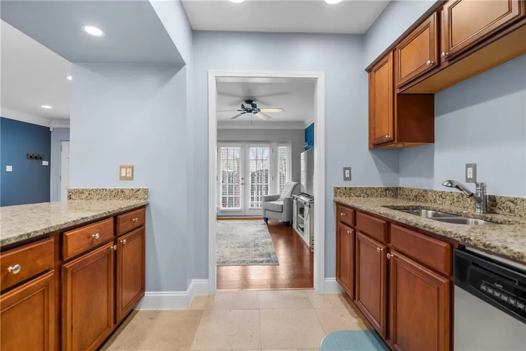6980 Roswell Road Unit C10, Atlanta, Georgia 30328, 2 Bedrooms Bedrooms, ,2 BathroomsBathrooms,Residential,Sold,6980 Roswell Road Unit C10,7699493