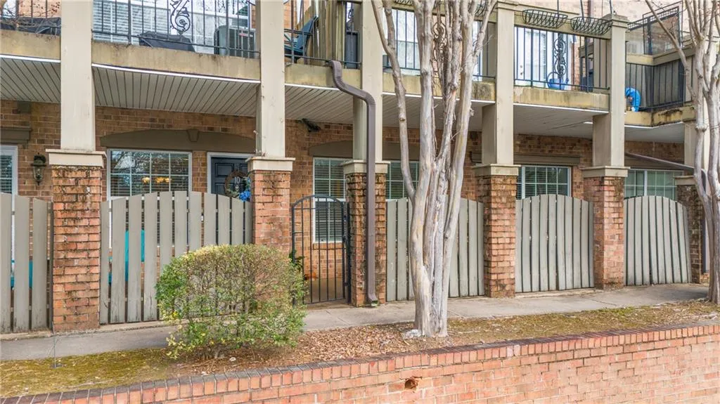 6980 Roswell Road Unit C10, Atlanta, Georgia 30328, 2 Bedrooms Bedrooms, ,2 BathroomsBathrooms,Residential,Sold,6980 Roswell Road Unit C10,7699493