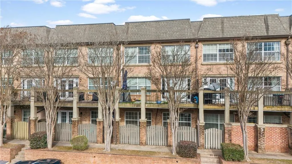 6980 Roswell Road Unit C10, Atlanta, Georgia 30328, 2 Bedrooms Bedrooms, ,2 BathroomsBathrooms,Residential,Sold,6980 Roswell Road Unit C10,7699493
