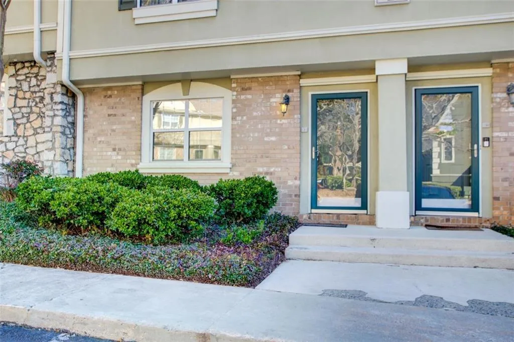 6900 Roswell Road, Atlanta, Georgia 30328, 2 Bedrooms Bedrooms, ,2 BathroomsBathrooms,Residential,Sold,6900 Roswell Road,7510928