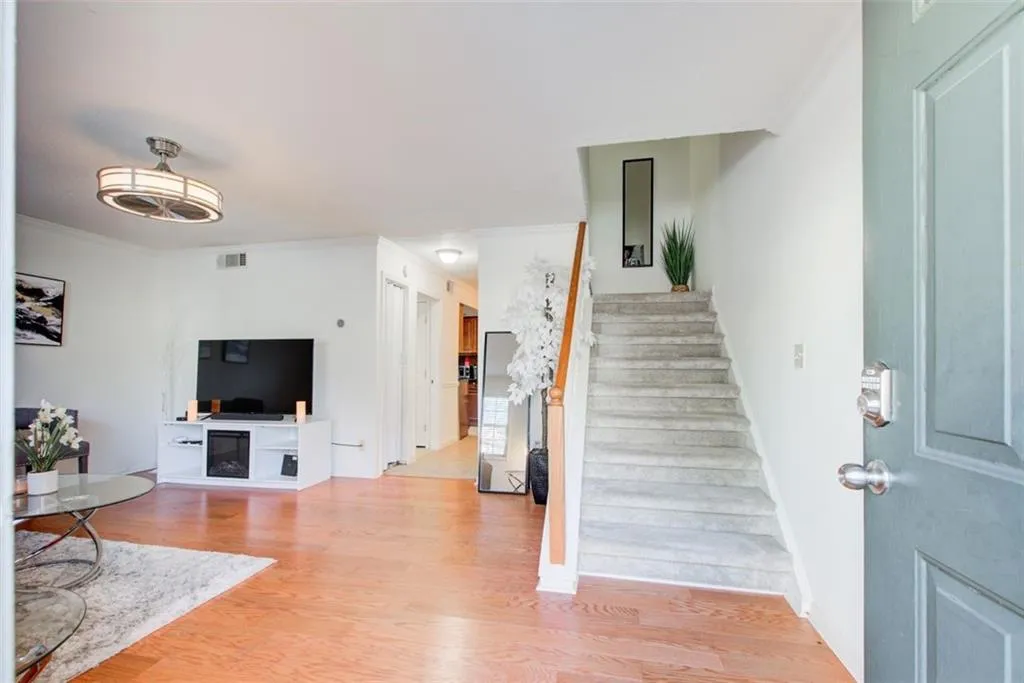 6900 Roswell Road, Atlanta, Georgia 30328, 2 Bedrooms Bedrooms, ,2 BathroomsBathrooms,Residential,Sold,6900 Roswell Road,7510928