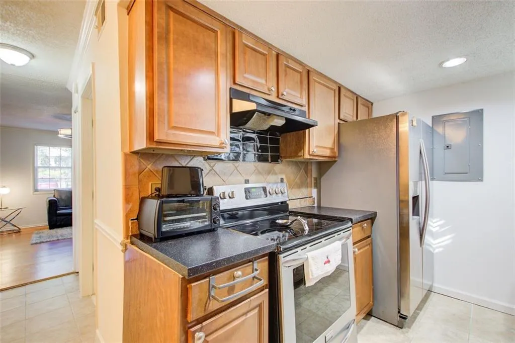 6900 Roswell Road, Atlanta, Georgia 30328, 2 Bedrooms Bedrooms, ,2 BathroomsBathrooms,Residential,Sold,6900 Roswell Road,7510928