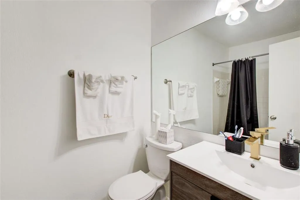 6900 Roswell Road, Atlanta, Georgia 30328, 2 Bedrooms Bedrooms, ,2 BathroomsBathrooms,Residential,Sold,6900 Roswell Road,7510928
