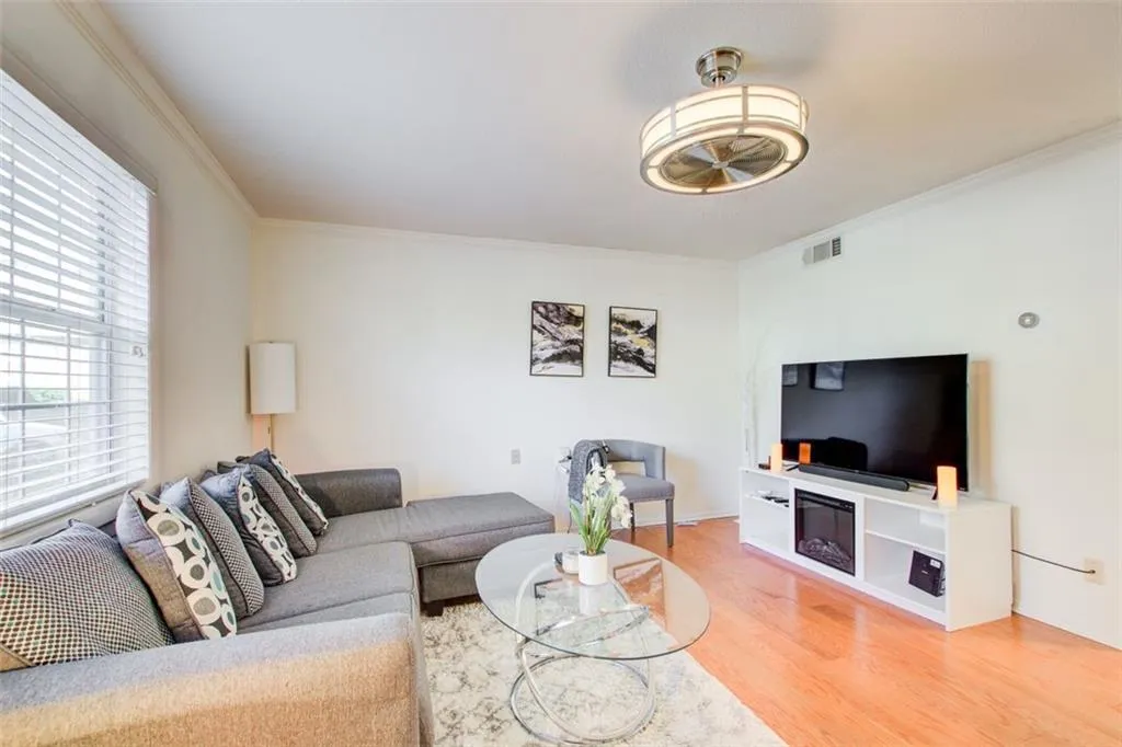 6900 Roswell Road, Atlanta, Georgia 30328, 2 Bedrooms Bedrooms, ,2 BathroomsBathrooms,Residential,Sold,6900 Roswell Road,7510928