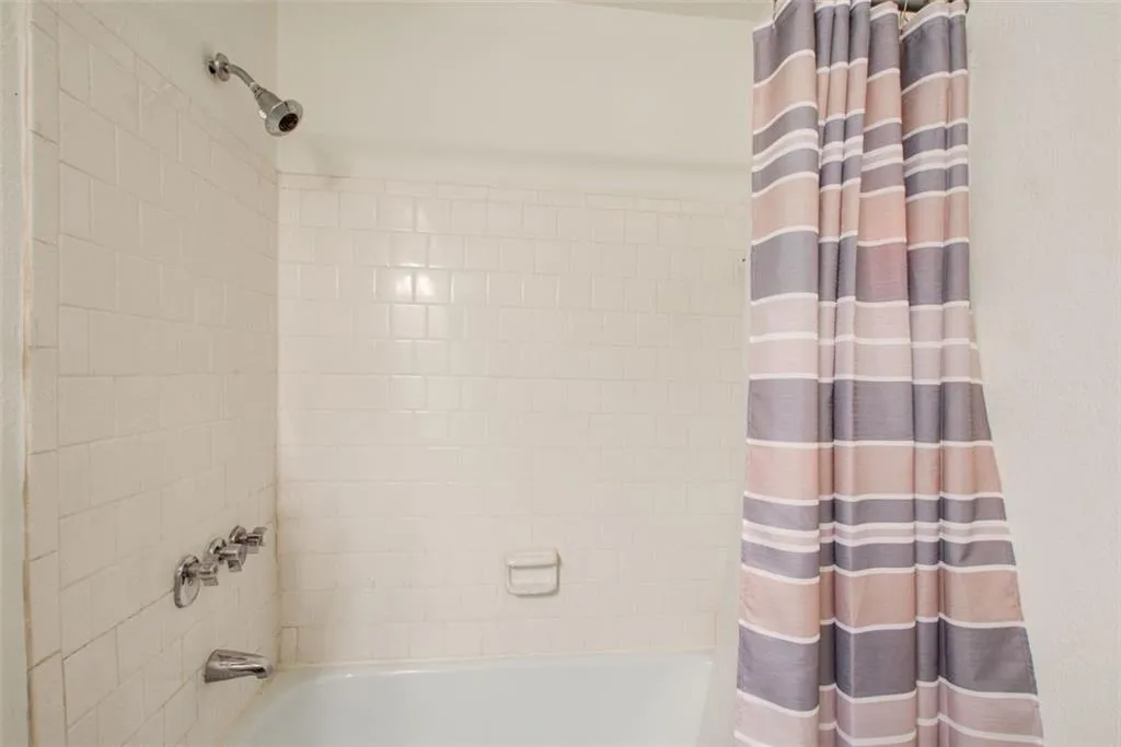 6900 Roswell Road, Atlanta, Georgia 30328, 2 Bedrooms Bedrooms, ,2 BathroomsBathrooms,Residential,Sold,6900 Roswell Road,7510928