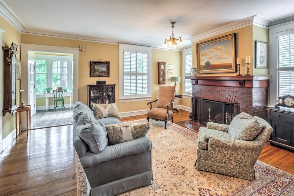 100 Peachtree Way Ne, Atlanta, Georgia 30305, 3 Bedrooms Bedrooms, ,2 BathroomsBathrooms,Residential,Sold,100 Peachtree Way Ne,5902050