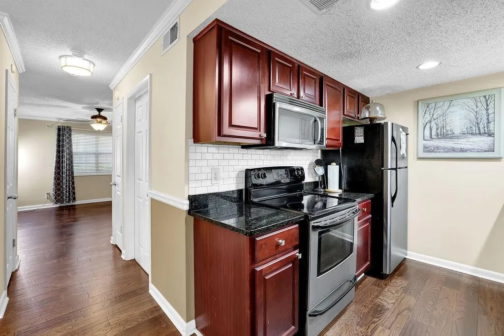 6900 Roswell Road Unit M3, Atlanta, Georgia 30328, 2 Bedrooms Bedrooms, ,2 BathroomsBathrooms,Residential,Sold,6900 Roswell Road Unit M3,7705919