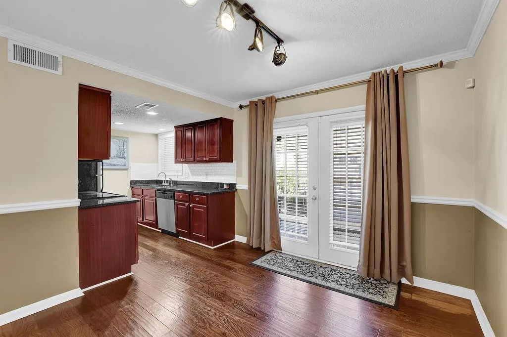 6900 Roswell Road Unit M3, Atlanta, Georgia 30328, 2 Bedrooms Bedrooms, ,2 BathroomsBathrooms,Residential,Sold,6900 Roswell Road Unit M3,7705919