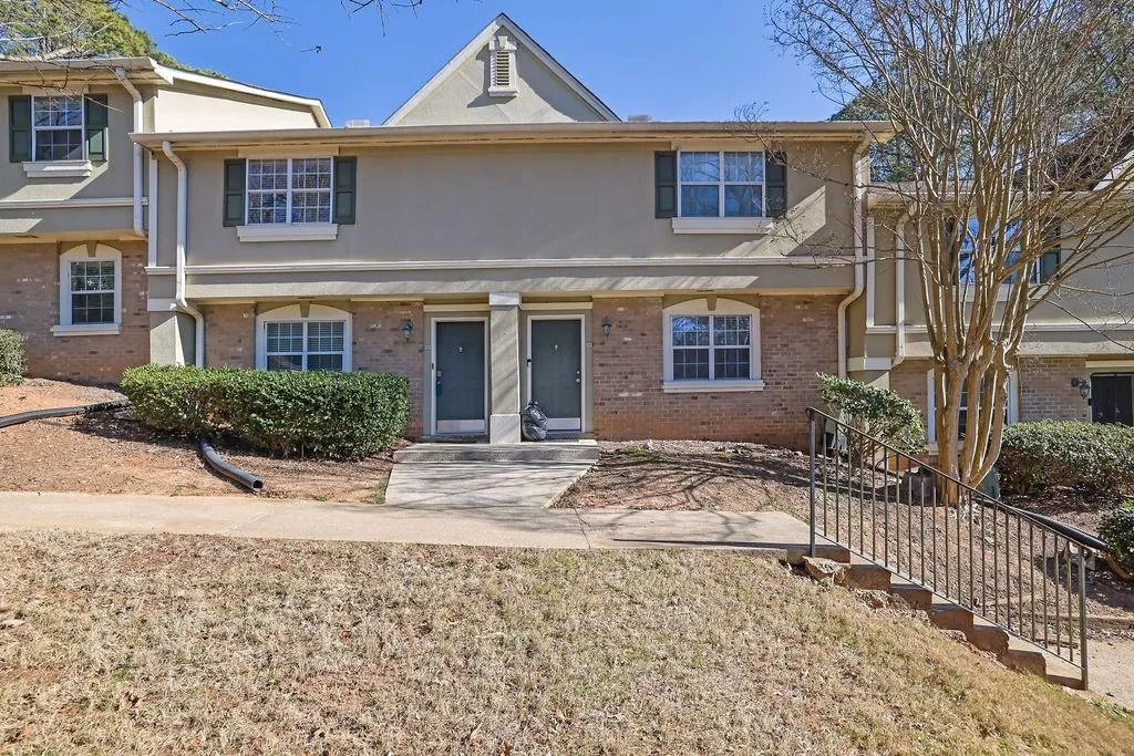 6900 Roswell Road Unit M3, Atlanta, Georgia 30328, 2 Bedrooms Bedrooms, ,2 BathroomsBathrooms,Residential,Sold,6900 Roswell Road Unit M3,7705919