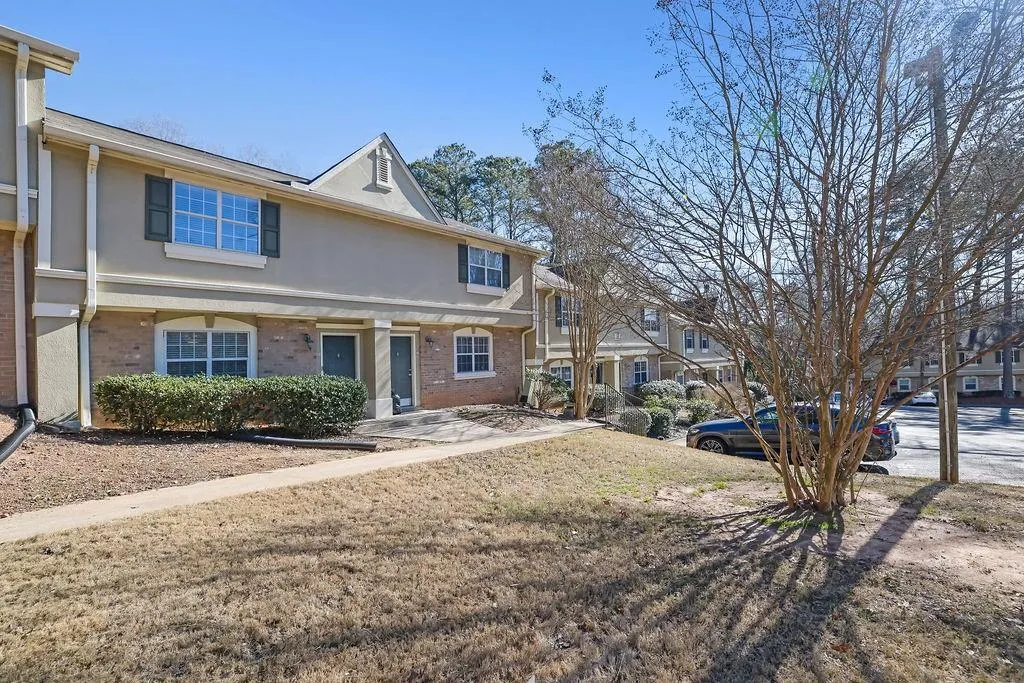 6900 Roswell Road Unit M3, Atlanta, Georgia 30328, 2 Bedrooms Bedrooms, ,2 BathroomsBathrooms,Residential,Sold,6900 Roswell Road Unit M3,7705919